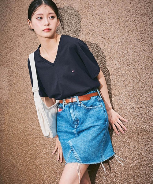 TOMMY HILFIGER(トミーヒルフィガー)の「【オンライン限定】トミーヒルフィガー ワンポイントロゴVネックオーバーサイズTシャツ(Tシャツ/カットソー・メンズ・ホワイト/ブラック/ネイビー/ネイビー系/ホワイト系/ブラック系・SMALL/MEDIUM/LARGE/X-LARGE/XX-LARGE)」の13枚目の写真