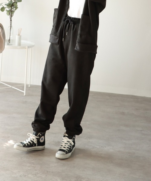 COURO（コウロ）の「裏シャギーフェイクスエードスウェットパンツ（スウェットパンツ・レディース・ライトグレー/ブラック/ベージュ/ブラウン/アイボリー・M/L）」の3枚目の写真