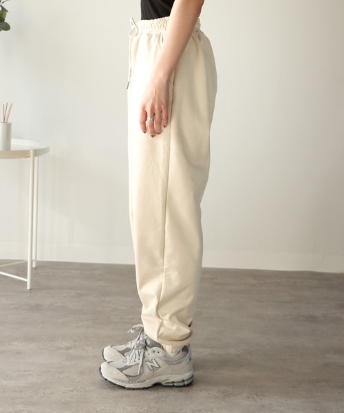 COURO（コウロ）の「裏シャギーフェイクスエードスウェットパンツ（スウェットパンツ・レディース・ライトグレー/ブラック/ベージュ/ブラウン/アイボリー・M/L）」の16枚目の写真