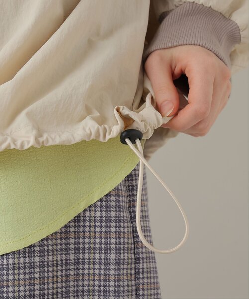 DOUBLE NAME（ダブルネーム）の「リプ襟布帛ドロストプルオーバー（その他トップス・レディース・ベージュ/スミクロ/キナリ・FREE）」の22枚目の写真