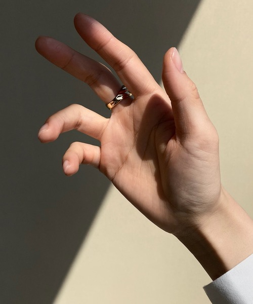 y/m by RIKA（イムバイリカ）の「ストライプワイドリング（リング・レディース・ゴールド・FREE）」の4枚目の写真