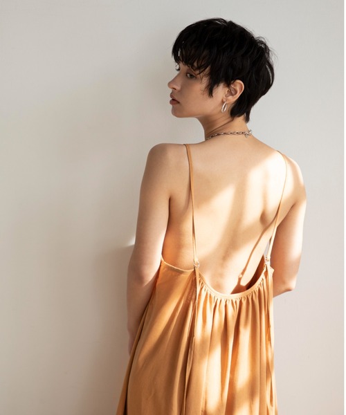 ReNorm(リノーム)の「刺繍ギャザーキャミワンピース(ワンピース・レディース・ネイビー/オレンジ/アイボリー・フリー)」の8枚目の写真