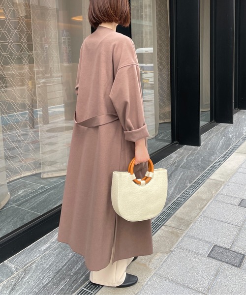 Meli rich（メリーリッチ）の「ベルト付き。オーバーサイズロングノーカラーコート（ノーカラーコート・レディース・モカ/オリーブ・MEDIUM）」の7枚目の写真