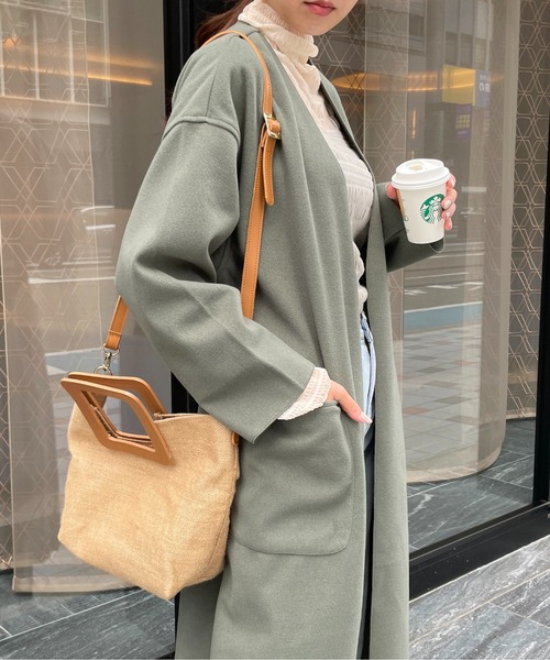Meli rich（メリーリッチ）の「ベルト付き。オーバーサイズロングノーカラーコート（ノーカラーコート・レディース・モカ/オリーブ・MEDIUM）」の15枚目の写真