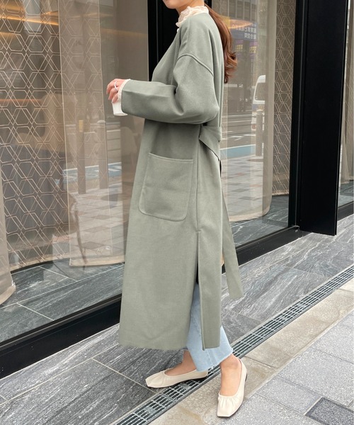 Meli rich（メリーリッチ）の「ベルト付き。オーバーサイズロングノーカラーコート（ノーカラーコート・レディース・モカ/オリーブ・MEDIUM）」の10枚目の写真