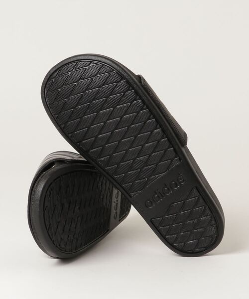 adidas(アディダス)の「adidas/アディダス ADILETTE COMFORT U/アディレッタ コンフォート U スライド サンダル GZ5896(サンダル・レディース・ブラック×ブラック・23.5cm/28.5cm/26.5cm/27.5cm/24.5cm/25.5cm)」の3枚目の写真