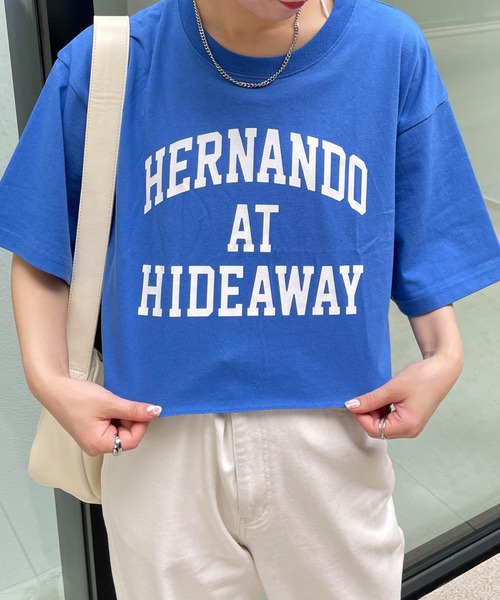 WEGO(ウィゴー)の「WEGO/グラフィックショートT(Tシャツ/カットソー・レディース・ホワイト/ブラック/ダークグリーン/レッド/オフホワイト/イエロー/ブルー/その他1/オートミール/ホワイト系その他/ブラック系その他/ライトパープル/スミクロ/ブルー系その他/その他2/その他3/その他4/オレンジ/その他5・SMALL/MEDIUM)」の1枚目の写真