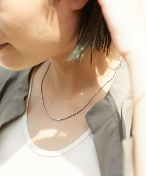 Aresense（アーセンス）の「esne/エスネ スネークチェーンネックレス（ネックレス・レディース・シルバー/ゴールド・ﾌﾘ-）」の2枚目の写真