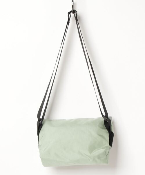 GREGORY(グレゴリー)の「TEENY MESSENGER / ティーニー メッセンジャー / フェイデッドグリーン(ショルダーバッグ・メンズ・グリーン・ONE SIZE)」の3枚目の写真