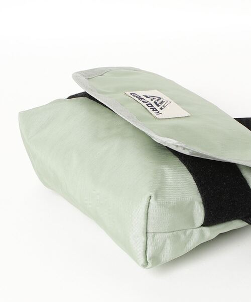 GREGORY(グレゴリー)の「TEENY MESSENGER / ティーニー メッセンジャー / フェイデッドグリーン(ショルダーバッグ・メンズ・グリーン・ONE SIZE)」の5枚目の写真