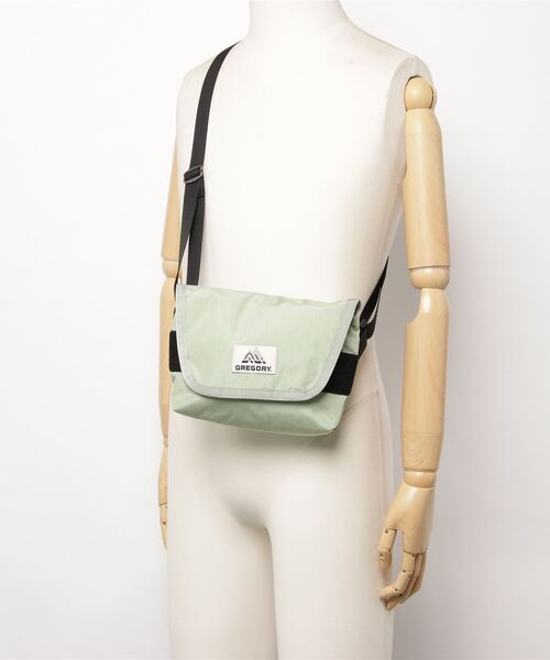 GREGORY(グレゴリー)の「TEENY MESSENGER / ティーニー メッセンジャー / フェイデッドグリーン(ショルダーバッグ・メンズ・グリーン・ONE SIZE)」の2枚目の写真