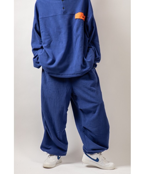 Beno(ビーノ)の「カラーマイクロフリース ワイドバルーン ドローコード パンツ(スウェットパンツ・メンズ・ブラック/ブルー/ホワイト/オレンジ/パープル/グリーン・L/M)」の5枚目の写真