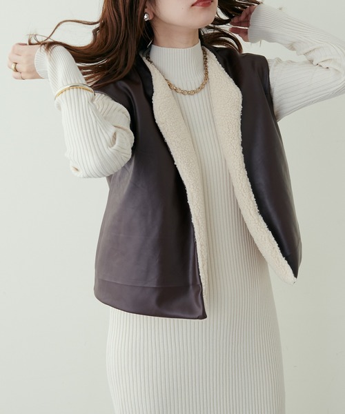 natural couture(ナチュラルクチュール)の「大人ナチュ/合皮×ボア リバーシブルベスト(ベスト・レディース・アイボリー/ブラウン・FREE)」の13枚目の写真