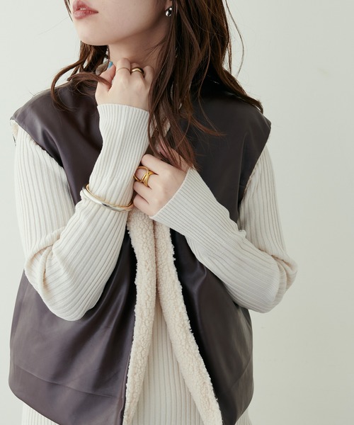 natural couture(ナチュラルクチュール)の「大人ナチュ/合皮×ボア リバーシブルベスト(ベスト・レディース・アイボリー/ブラウン・FREE)」の11枚目の写真