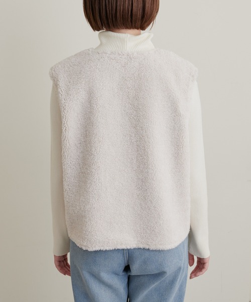 natural couture(ナチュラルクチュール)の「大人ナチュ/合皮×ボア リバーシブルベスト(ベスト・レディース・アイボリー/ブラウン・FREE)」の18枚目の写真