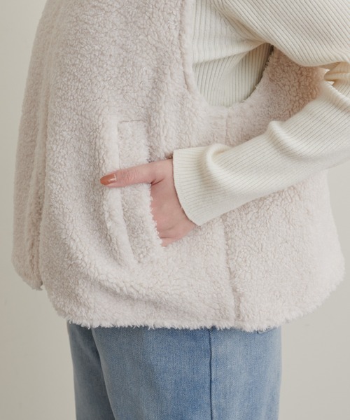 natural couture(ナチュラルクチュール)の「大人ナチュ/合皮×ボア リバーシブルベスト(ベスト・レディース・アイボリー/ブラウン・FREE)」の21枚目の写真