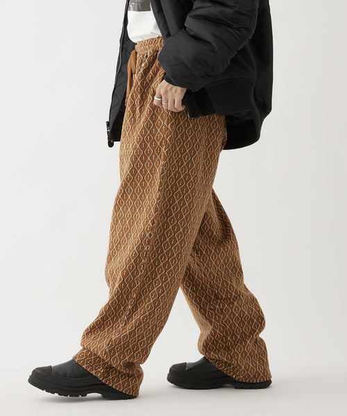 JOURNAL STANDARD relume（ジャーナルスタンダード　レリューム）の「ジャガードパターン 1タックイージーパンツ（スラックス・メンズ・ベージュ/ブラウン/キャメル・LARGE/MEDIUM）」の19枚目の写真