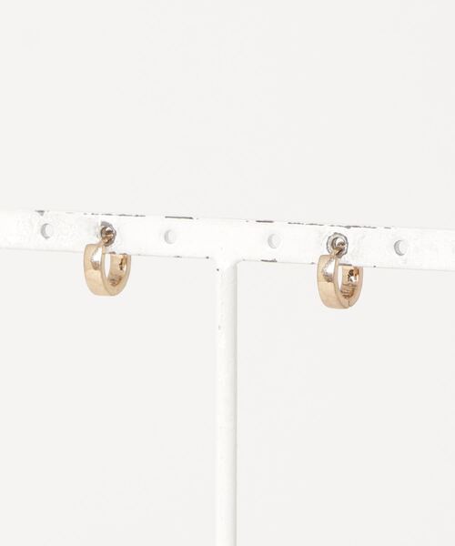 ALLSAINTS(オールセインツ)の「DELPHIE GOLD-TONE HUGGIE EARRING SET | DELPHIE ゴールドトーン ハギー イヤリング・ピアス セット(ピアス(両耳用)・レディース・ゴールド系その他・ONE SIZE)」の5枚目の写真
