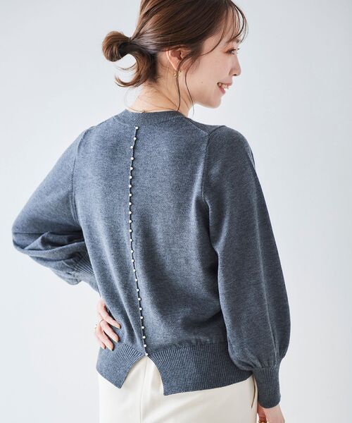 le.coeur blanc（ルクールブラン）の「バックパールニットプルオーバー（ニット/セーター・レディース・ブラック/グレー/オフホワイト・38）」の3枚目の写真