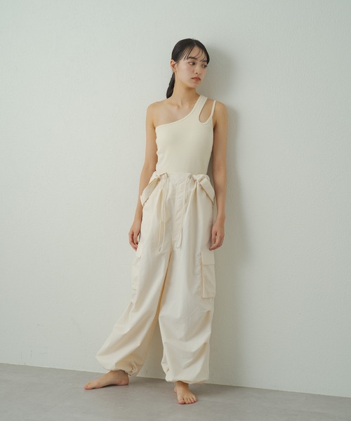 earthy（アーシー）の「earthy_リブワンショルデザインタンクトップ（タンクトップ・レディース・アイボリー/ブラック/ベージュ・S/M）」の15枚目の写真