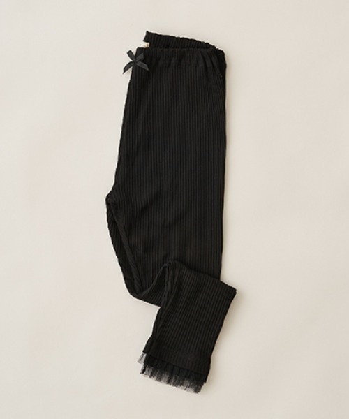 Lycee mine（リセマイン）の「裾チュールフリル9分丈テレコレギンス（レギンス/スパッツ・キッズ・ブラック/ライトピンク/ライトベージュ/サックスブルー系/アイボリー・130cm/110cm/150cm/120cm/100cm/140cm）」の2枚目の写真