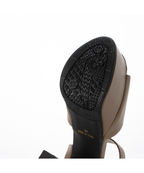 Mafmof(マフモフ)の「Mafmof(マフモフ)チャンキーヒールアンクルベルトストラップサンダル(サンダル・レディース・グレー/ブラック/ホワイト系その他・LL/L/M/S)」の6枚目の写真