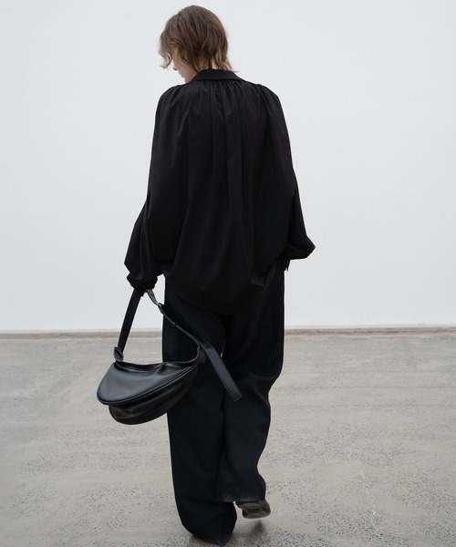 EKCOOKIES（イーケークッキーズ）の「【 EKCOOKIES 】ギャザータックショルダーボリュームスリーブオーバーシルエットシャツ（シャツ/ブラウス・レディース・オフホワイト/ブラック・L/S/M）」の11枚目の写真