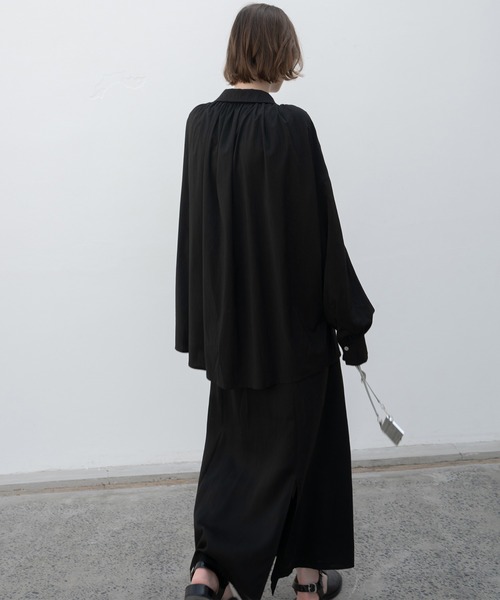 EKCOOKIES（イーケークッキーズ）の「【 EKCOOKIES 】ギャザータックショルダーボリュームスリーブオーバーシルエットシャツ（シャツ/ブラウス・レディース・オフホワイト/ブラック・L/S/M）」の16枚目の写真