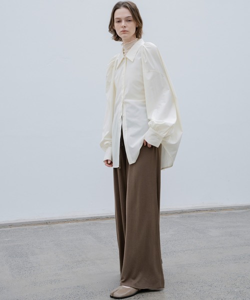 EKCOOKIES（イーケークッキーズ）の「【 EKCOOKIES 】ギャザータックショルダーボリュームスリーブオーバーシルエットシャツ（シャツ/ブラウス・レディース・オフホワイト/ブラック・L/S/M）」の18枚目の写真