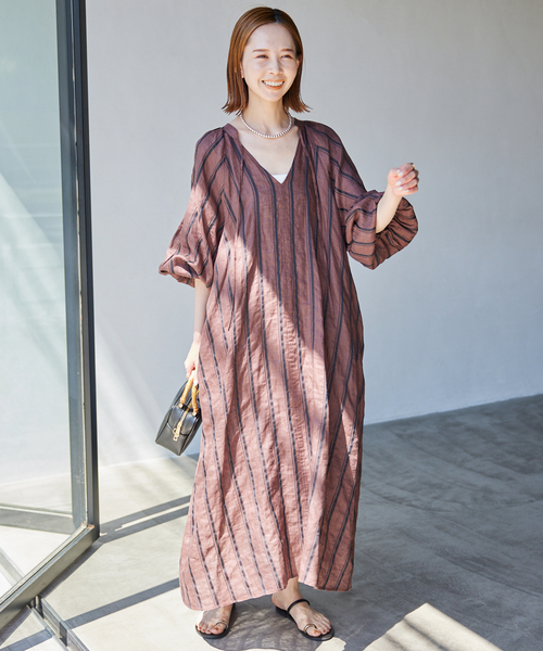 SLOBE IENA(スローブイエナ)の「《追加》ボリュームスリーブストライプリネン混ワンピース(ワンピース・レディース・ブラウン・38/36)」の4枚目の写真