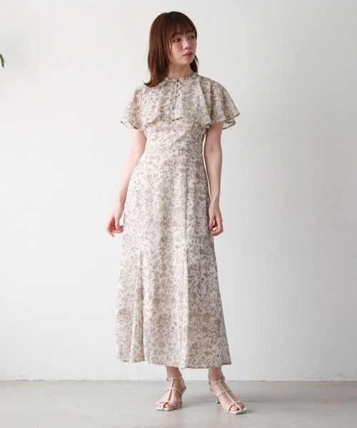 archives(アルシーヴ)の「ケープカラー花柄マーメイドワンピース(ワンピース・レディース・アイボリー/ベージュ/ブルー・MEDIUM)」の1枚目の写真