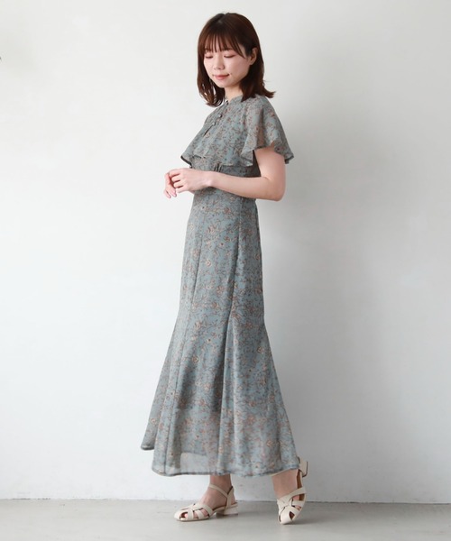 archives(アルシーヴ)の「ケープカラー花柄マーメイドワンピース(ワンピース・レディース・アイボリー/ベージュ/ブルー・MEDIUM)」の22枚目の写真