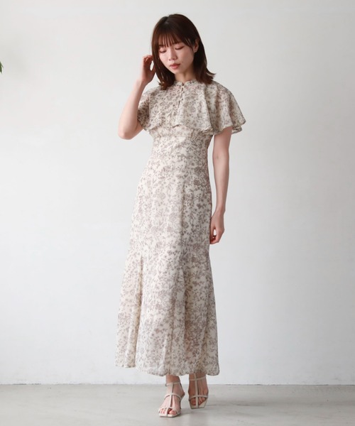 archives(アルシーヴ)の「ケープカラー花柄マーメイドワンピース(ワンピース・レディース・アイボリー/ベージュ/ブルー・MEDIUM)」の13枚目の写真