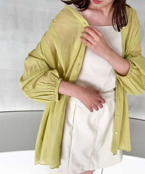 【新品タグ付】yori ヨリ ループプルオーバー 36 ライトイエロー 長袖 yori(ヨリ)の「ビッグパフスリーブブラウス【2021AW】9月中旬発売予定