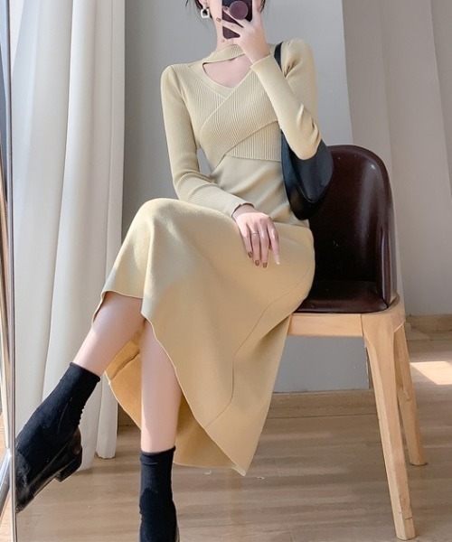 Jasmine Grandiflorum(ジャスミングランディフローラム)の「【Jasmine】Vネック変形長袖ニットワンピース(ワンピース・レディース・イエロー/ブラック/オフホワイト/ピンク・FREE)」の6枚目の写真