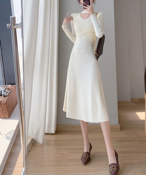 Jasmine Grandiflorum(ジャスミングランディフローラム)の「【Jasmine】Vネック変形長袖ニットワンピース(ワンピース・レディース・イエロー/ブラック/オフホワイト/ピンク・FREE)」の11枚目の写真