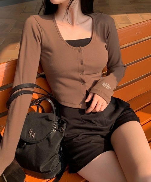 BEIDELLI（ベイデリー）の「[BELLIDE MADE]  " BELLIDE " ワンポイント刺繍Uネッククロップドカーディガン（カーディガン/ボレロ・レディース・ネイビー/ブラウン/ピンク/ブラック/ホワイト・FREE）」の18枚目の写真