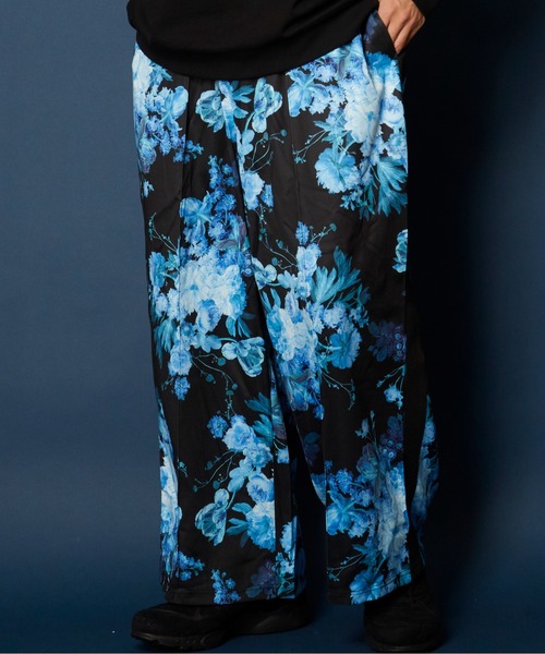 unrelaxing（アンリラクシング）の「Easy Wide Track Pants ルーズフィットイージートラックパンツ（その他パンツ・メンズ・ブラック系3/グリーン系2/ブラック系2/ホワイト系2/スミクロ/ネイビー系2/ブラウン系2/ブラック×ブラック/ブラウン系1/ネイビー系1/ブラック系1/パープル系2/ホワイト系1/グリーン系1/ブラック×パープル/ブラック系4/ブルー/ホワイト×パープル/ベージュ系2/ライトホワイト/ダークオリーブ/ブラック系その他/ライトグリーン系1/ブルー系5/ブルー系6/ブラウン系3/ダークグリーン系/ダークグリーン系6/ブラック系5/ブラック系6/ブラック系9/チェリーレッド/パイソン/その他26/その他35/ブラック系その他3/ブラック系その他6/グレー系その他2/A/D/N/P/ブラック×ピンク/チャコールグレー×ブラック/ダークブラック/ライトブラック/ブラック×ブルー/ホワイト×エメラルドグリーン・FREE）」の12枚目の写真