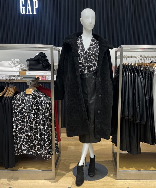 GAP(ギャップ)の「ボア ロングコート(チェスターコート・レディース・ブラック・M/L/XS/S/XXS)」の6枚目の写真