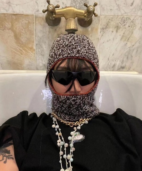 MGV(エムジーヴィー)の「ミックス編みニットバラクラバ(ニットキャップ/ビーニー・メンズ・グリーン/ブラウン・FREE)」の2枚目の写真