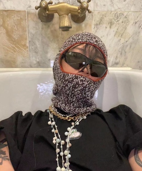 MGV(エムジーヴィー)の「ミックス編みニットバラクラバ(ニットキャップ/ビーニー・メンズ・グリーン/ブラウン・FREE)」の4枚目の写真