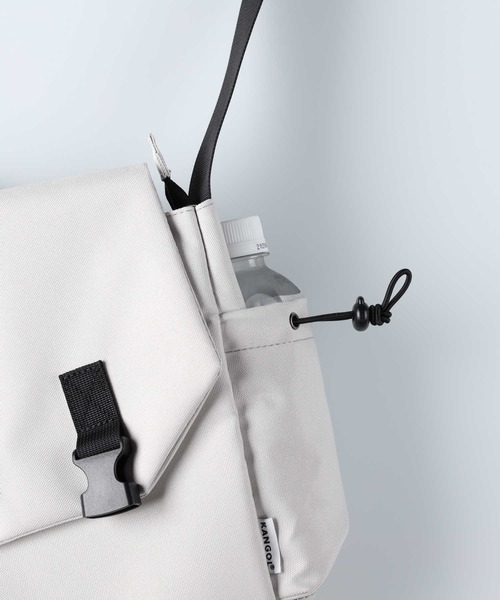 KANGOL(カンゴール)の「【KANGOL】KGメッセンジャーバッグ(メッセンジャーバッグ・メンズ・ブラック/ライトベージュ・ONE SIZE)」の7枚目の写真