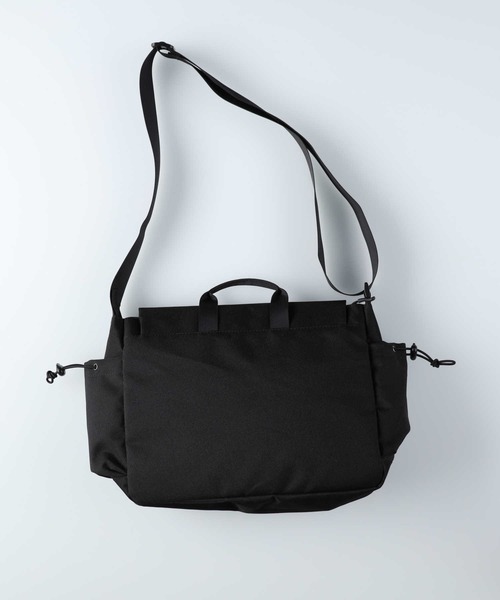 KANGOL(カンゴール)の「【KANGOL】KGメッセンジャーバッグ(メッセンジャーバッグ・メンズ・ブラック/ライトベージュ・ONE SIZE)」の4枚目の写真