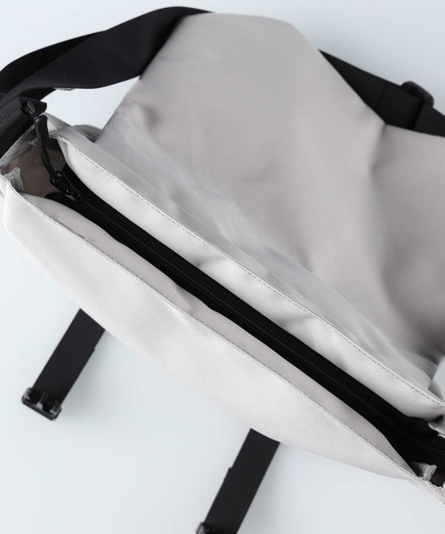 KANGOL(カンゴール)の「【KANGOL】KGメッセンジャーバッグ(メッセンジャーバッグ・メンズ・ブラック/ライトベージュ・ONE SIZE)」の12枚目の写真