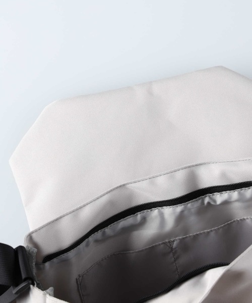 KANGOL(カンゴール)の「【KANGOL】KGメッセンジャーバッグ(メッセンジャーバッグ・メンズ・ブラック/ライトベージュ・ONE SIZE)」の13枚目の写真