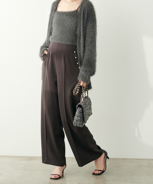 natural couture(ナチュラルクチュール)の「パール使いセンタープレスストレートパンツ(その他パンツ・レディース・ベージュ/ブラウン/グレー・MEDIUM/LARGE)」の22枚目の写真