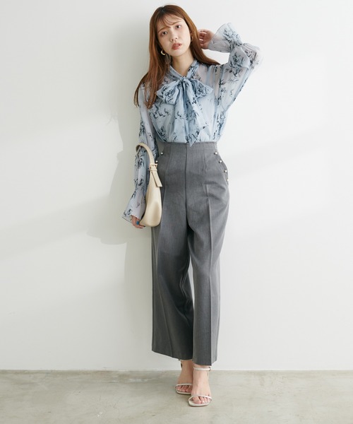 natural couture(ナチュラルクチュール)の「パール使いセンタープレスストレートパンツ(その他パンツ・レディース・ベージュ/ブラウン/グレー・MEDIUM/LARGE)」の8枚目の写真