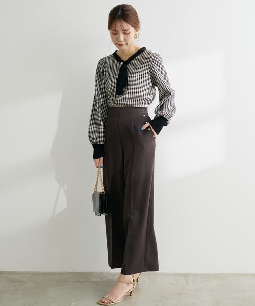 natural couture(ナチュラルクチュール)の「パール使いセンタープレスストレートパンツ(その他パンツ・レディース・ベージュ/ブラウン/グレー・MEDIUM/LARGE)」の20枚目の写真