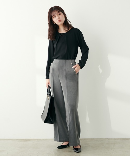 natural couture(ナチュラルクチュール)の「パール使いセンタープレスストレートパンツ(その他パンツ・レディース・ベージュ/ブラウン/グレー・MEDIUM/LARGE)」の12枚目の写真