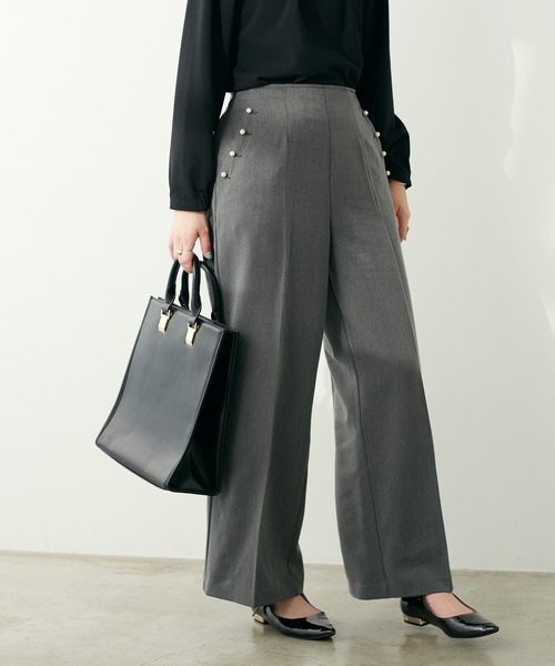 natural couture(ナチュラルクチュール)の「パール使いセンタープレスストレートパンツ(その他パンツ・レディース・ベージュ/ブラウン/グレー・MEDIUM/LARGE)」の10枚目の写真